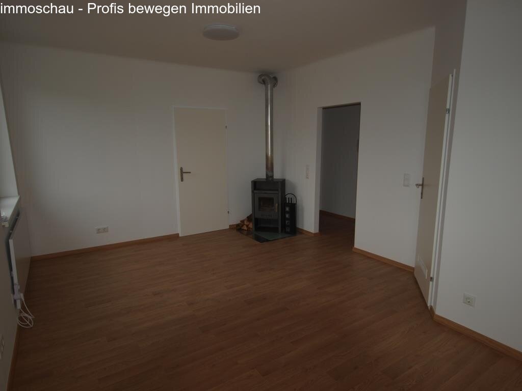 Wohnzimmer mit offenem Kamin